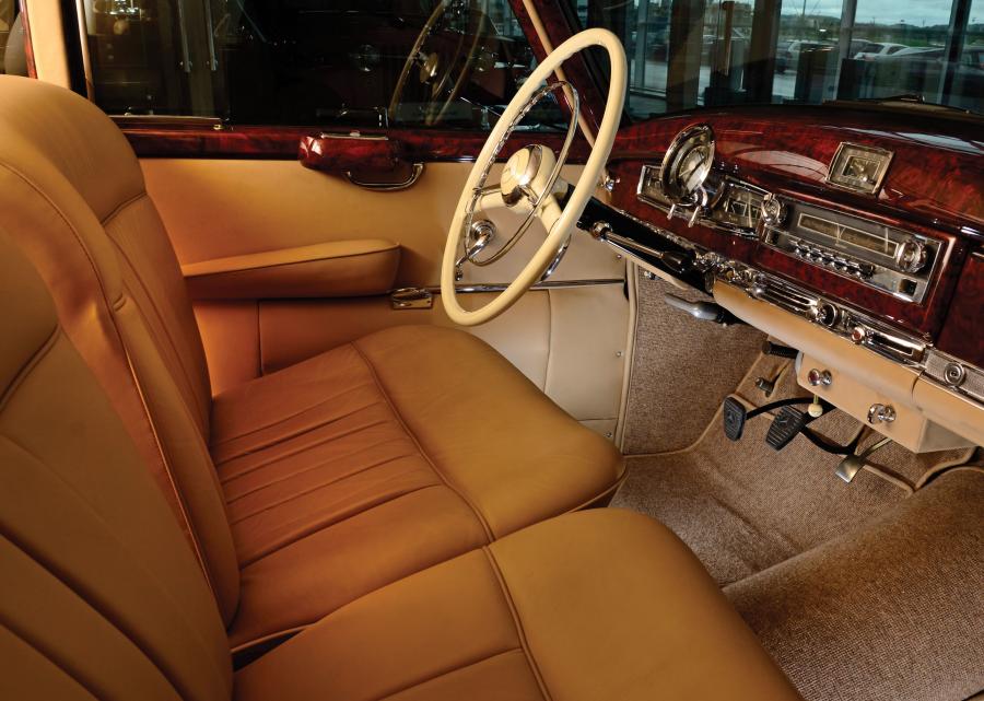  Mercedes-Benz 300 Sliding-Roof Limousine 1952 года  (фото 7 из 17)